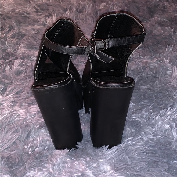 Platform heel - Picture 3 of 3